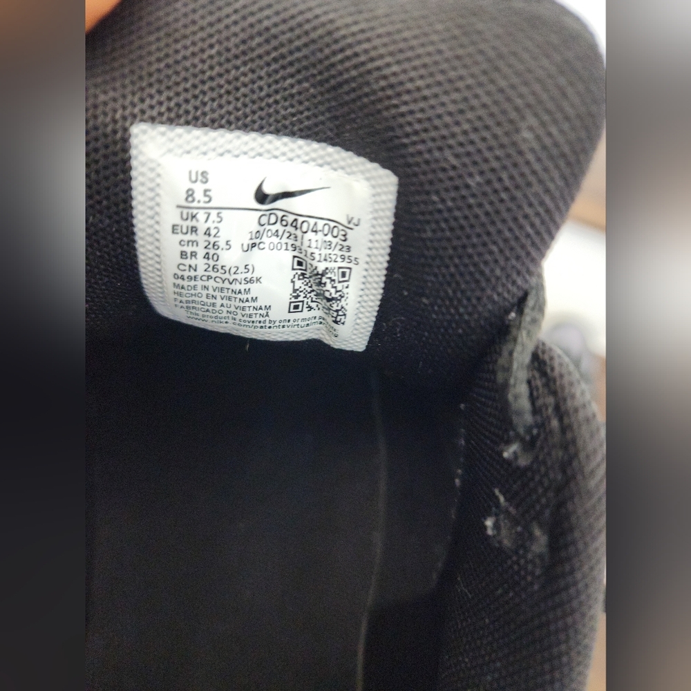Nike Black Mesh Sneakers - Picture 4 of 10